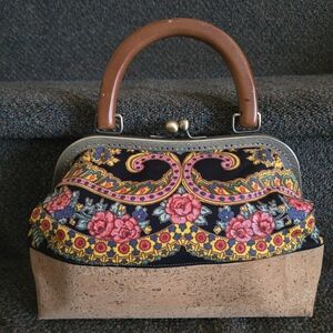 Princezicas Floral Handbag with Wooden Handle